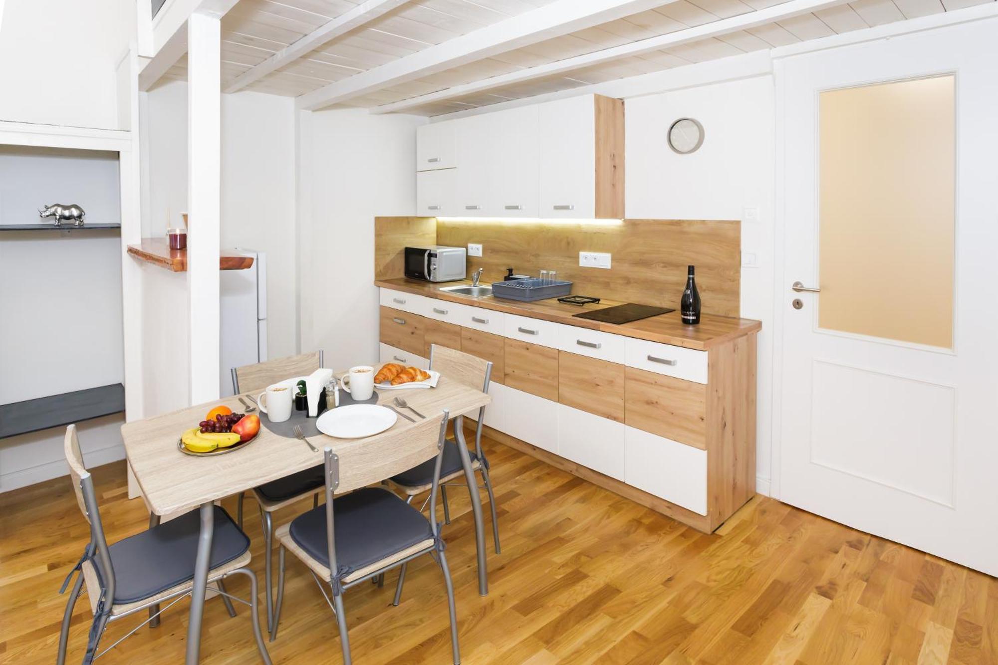 Apartment Luxury Near The Downtown
